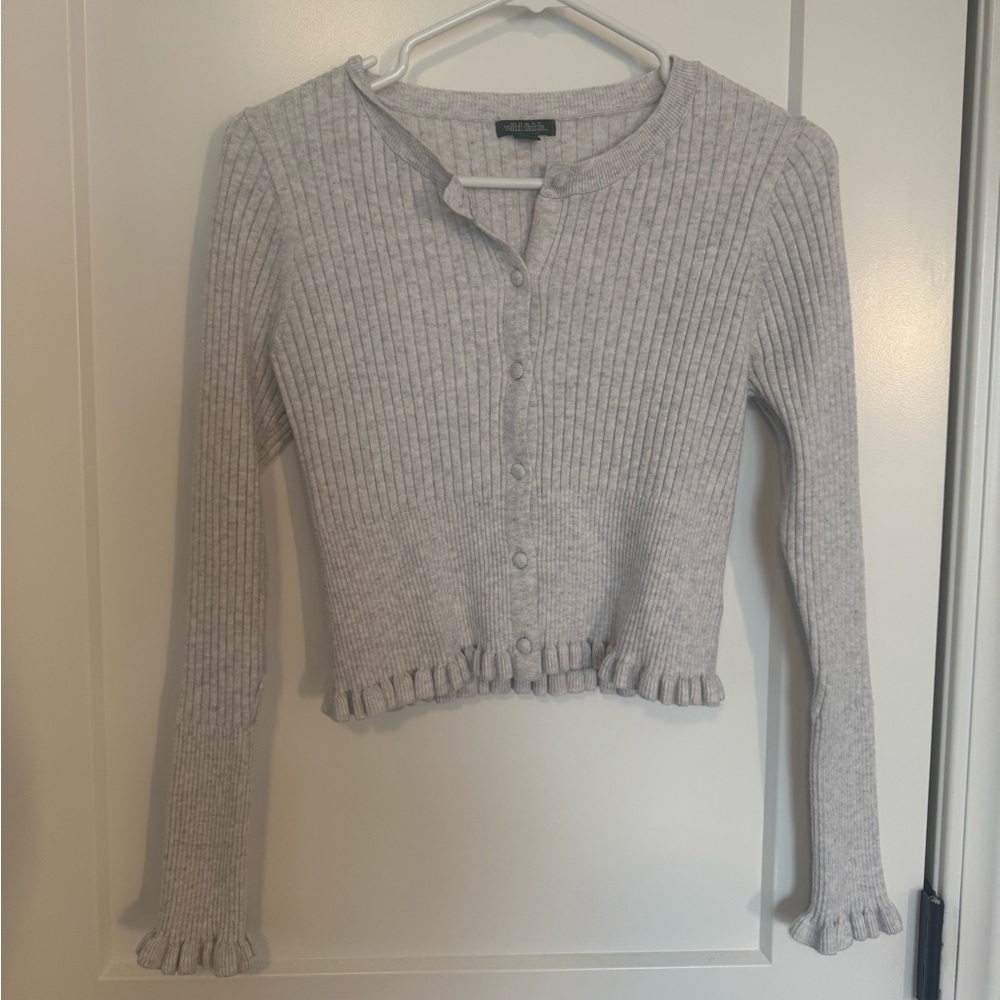 Like New - light gray wild fable cropped sweater/cardigan